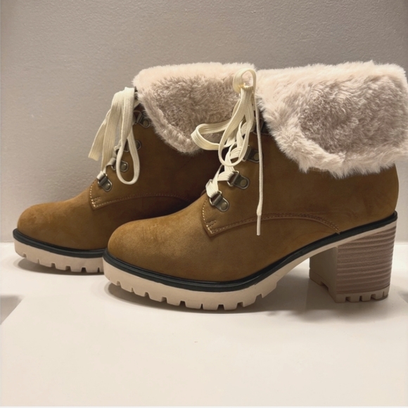 CCOCCI Shoes - CCOCCI Women's Tan Fur-Lined Ankle Boots Lug Soles Laceup, Size  7